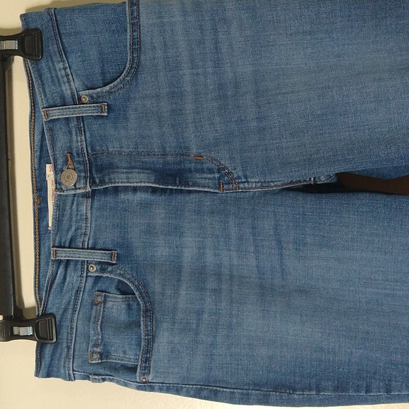 Levi's 724 High Rise Straight Leg Crop Jeans Mid Blue Wash Size 28 - Picture 8 of 17
